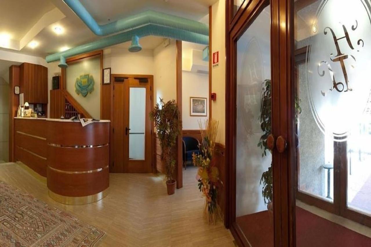 Hotel Ristorante Tre Leoni Somma Lombardo Exteriér fotografie
