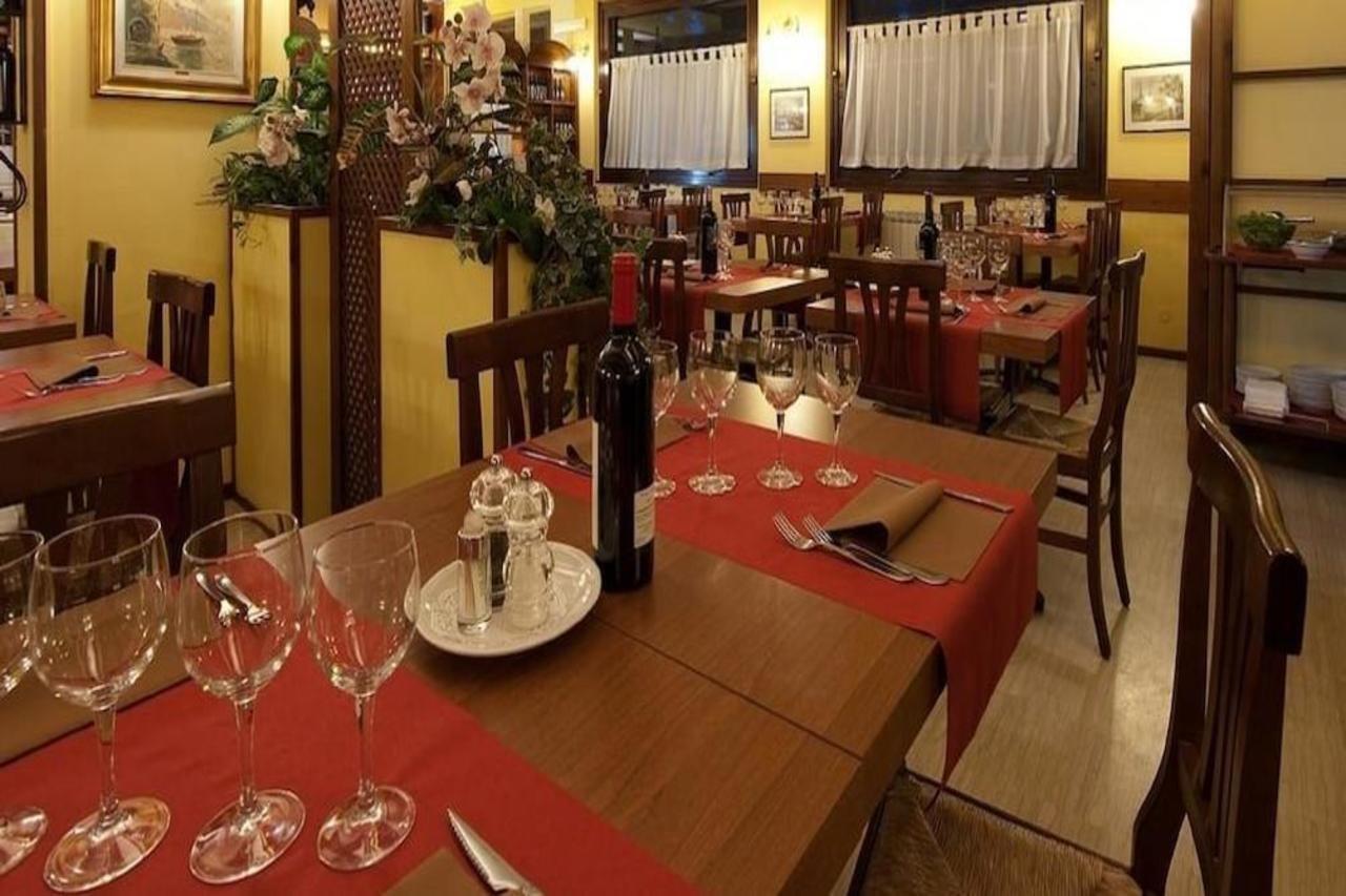Hotel Ristorante Tre Leoni Somma Lombardo Exteriér fotografie
