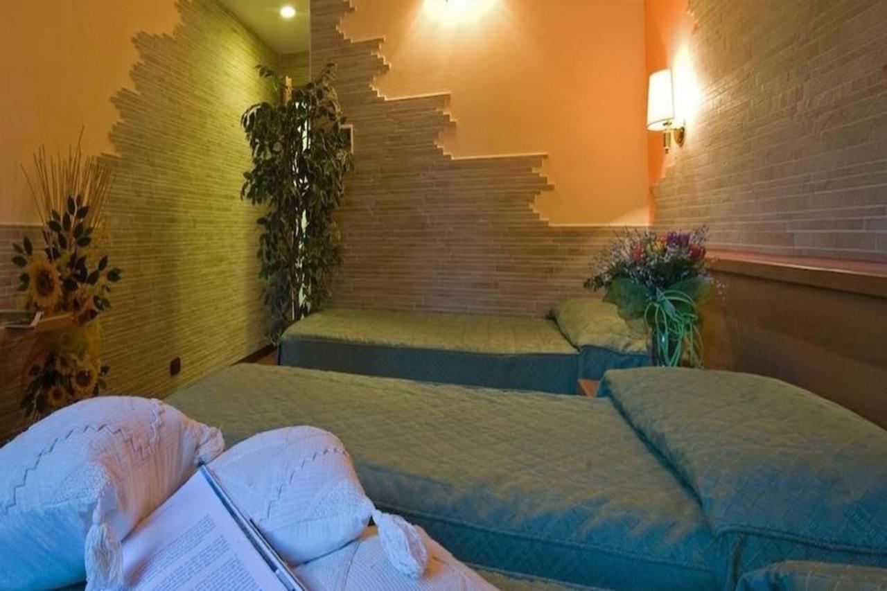 Hotel Ristorante Tre Leoni Somma Lombardo Exteriér fotografie
