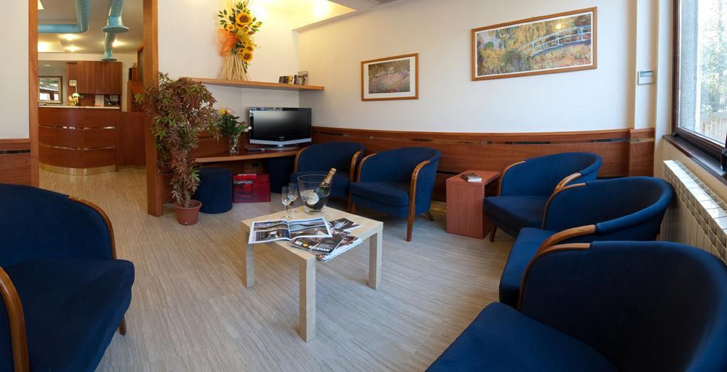 Hotel Ristorante Tre Leoni Somma Lombardo Exteriér fotografie
