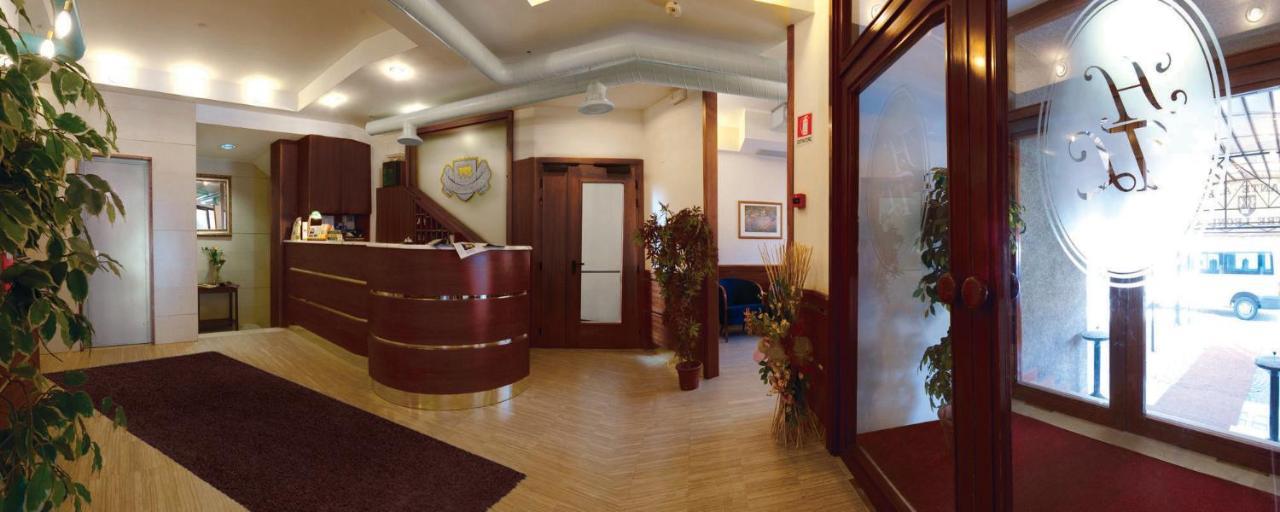 Hotel Ristorante Tre Leoni Somma Lombardo Exteriér fotografie