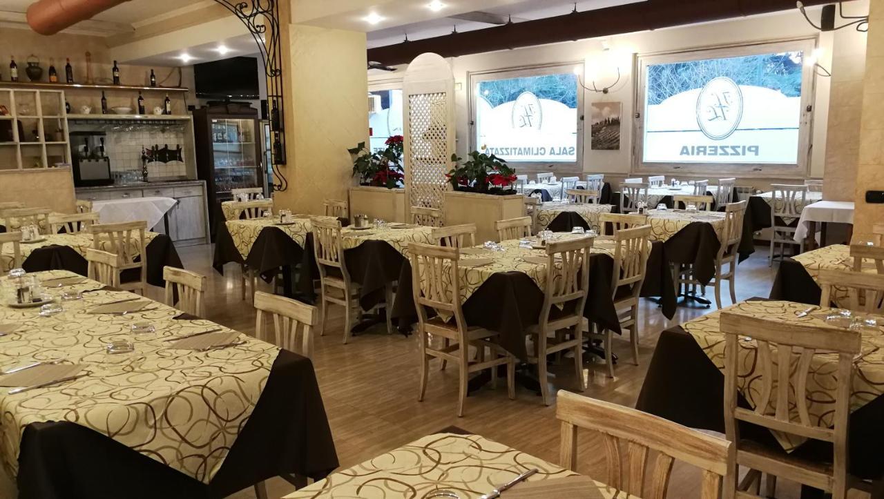 Hotel Ristorante Tre Leoni Somma Lombardo Exteriér fotografie